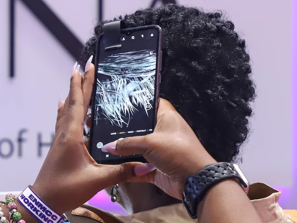 (Image courtesy of MYAVANA: https://www.myavana.com/products/hair-assessment) 