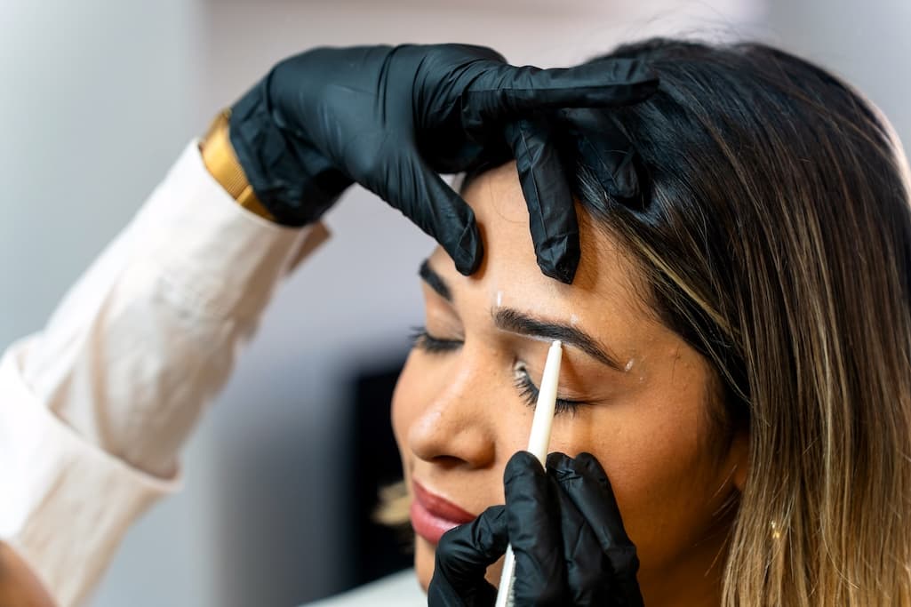 How to Become an Eyebrow Technician