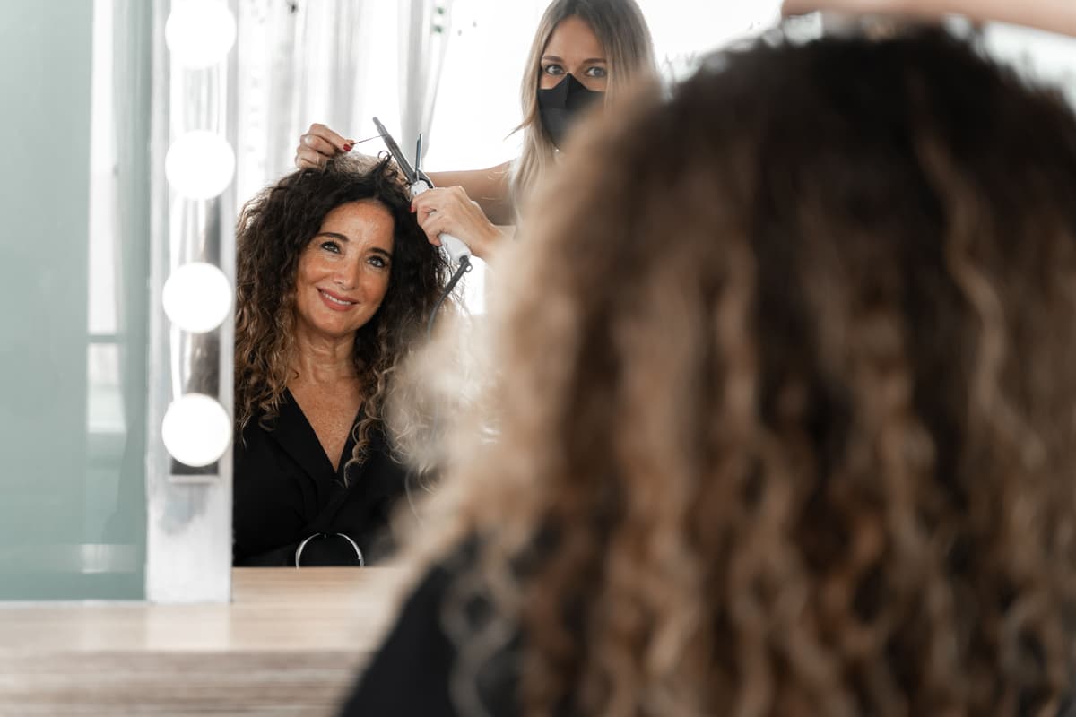 reflection-on-the-mirror-of-a-hairdresser-curling-2023-11-27-05-29-56-utc-min.jpg