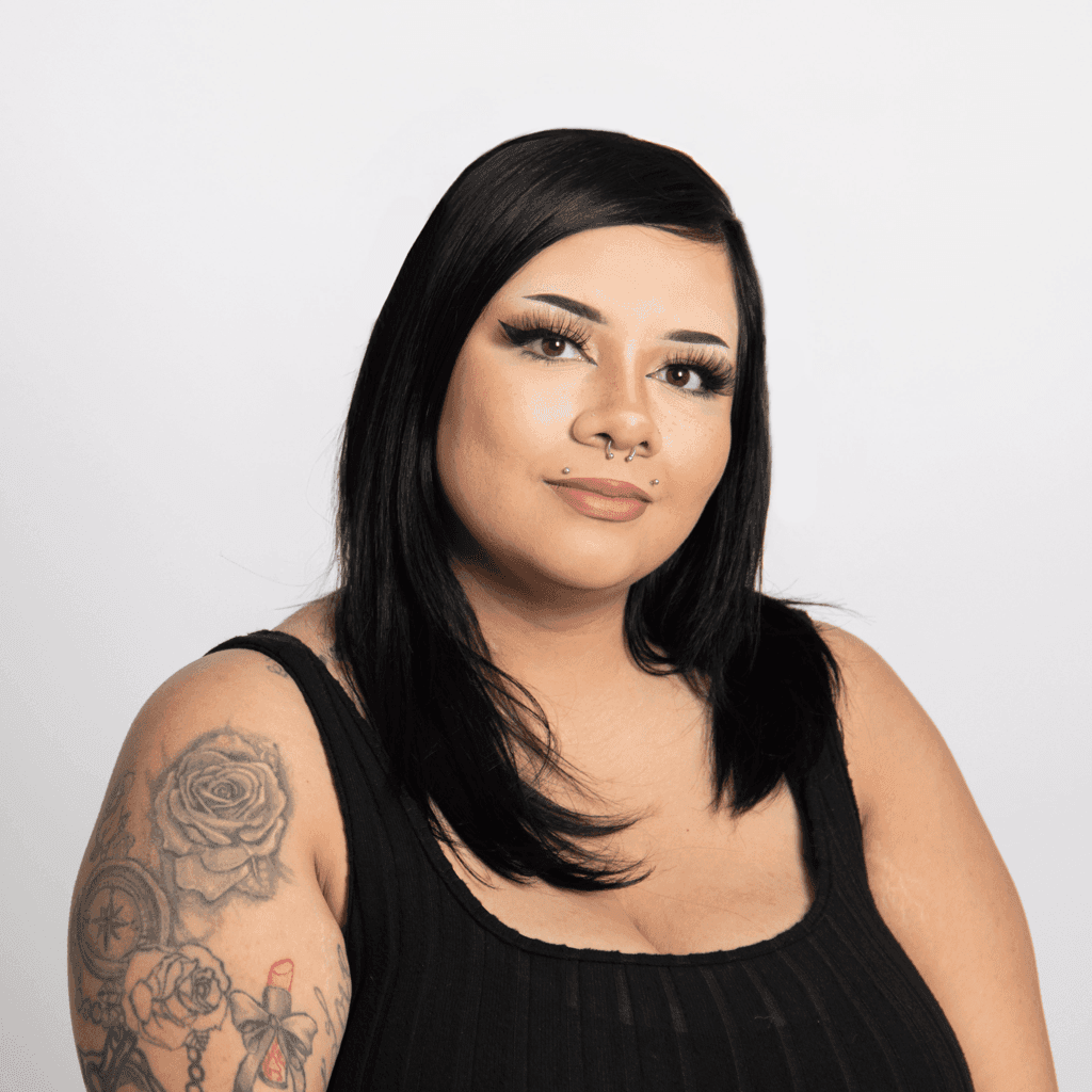 Neomi Headshot-min.png