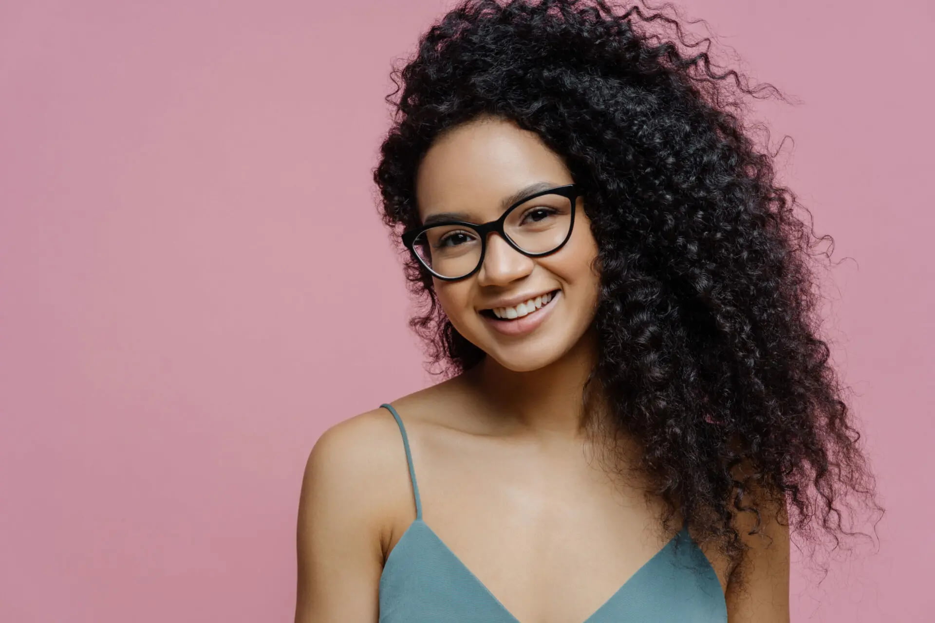 curly-hair-mousse-scaled.webp