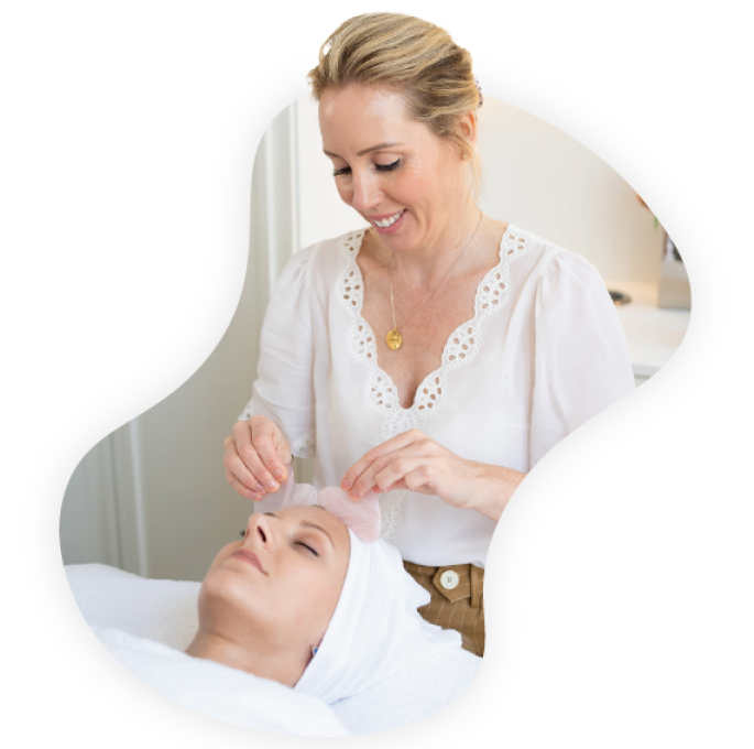 Spa owner pampering her client safe in the knowledge that Vagaro’s spa software has streamlined her business operations